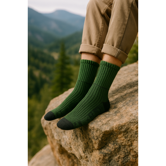 Technical active leisure socks with Coolmax fiber and Merino wool Dark green